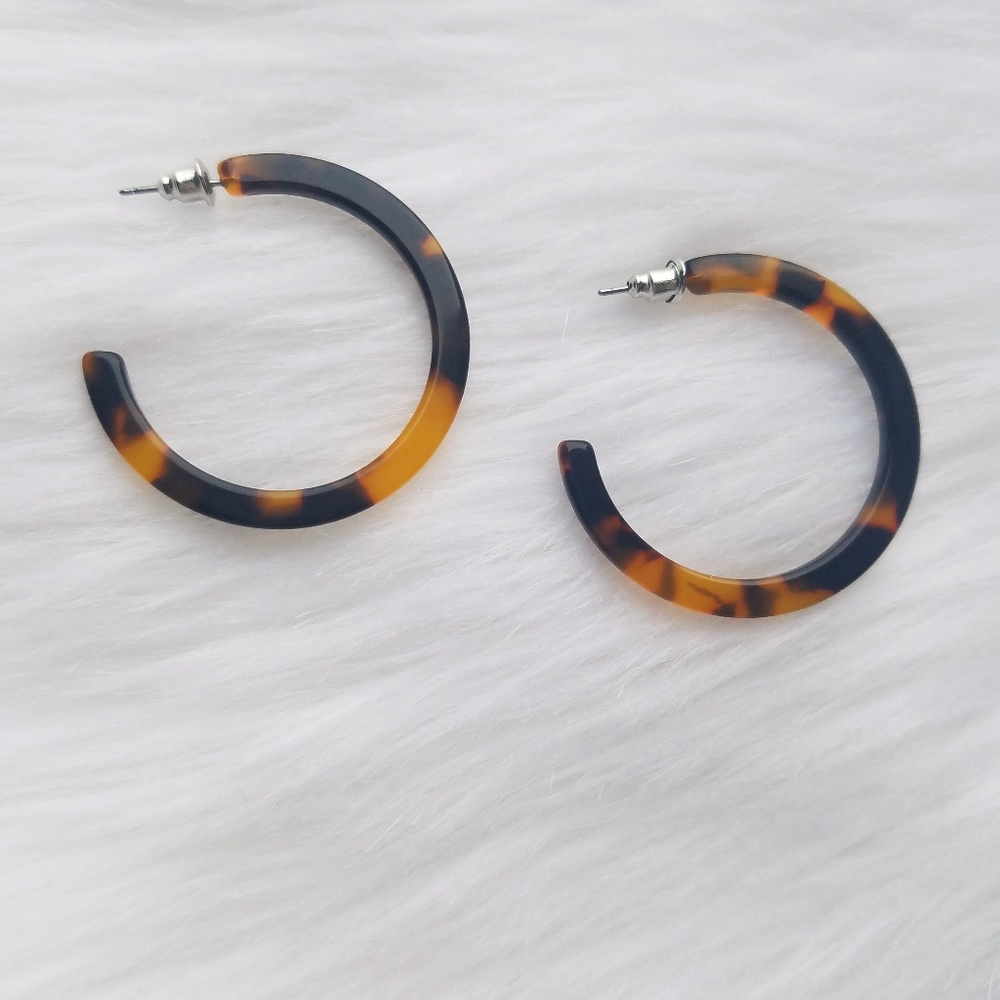 Tortoise shell hoop earrings